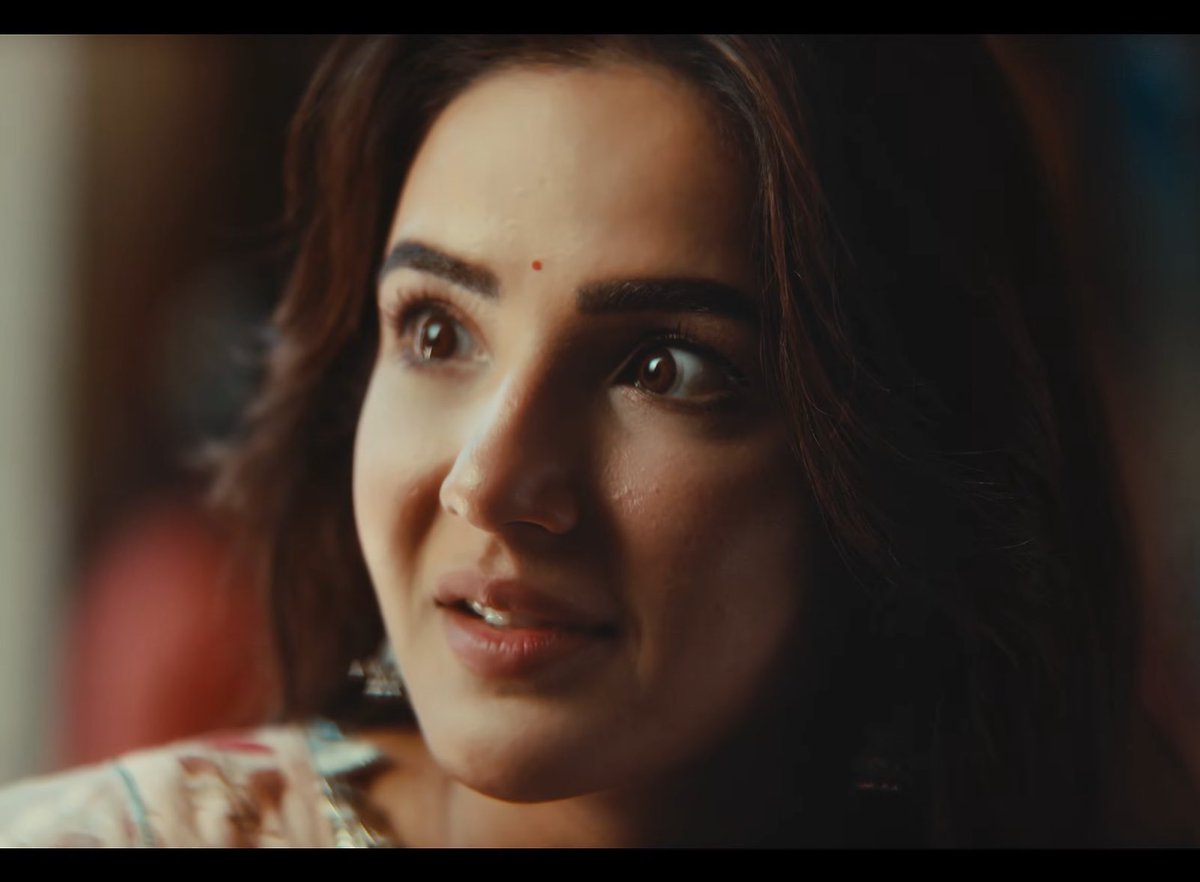 jasminbforever's tweet photo. — she is looking prettiest in the mv ❤️

#DilTeraTutega #JasminBhasin https://t.co/UsIb4BJ2FN