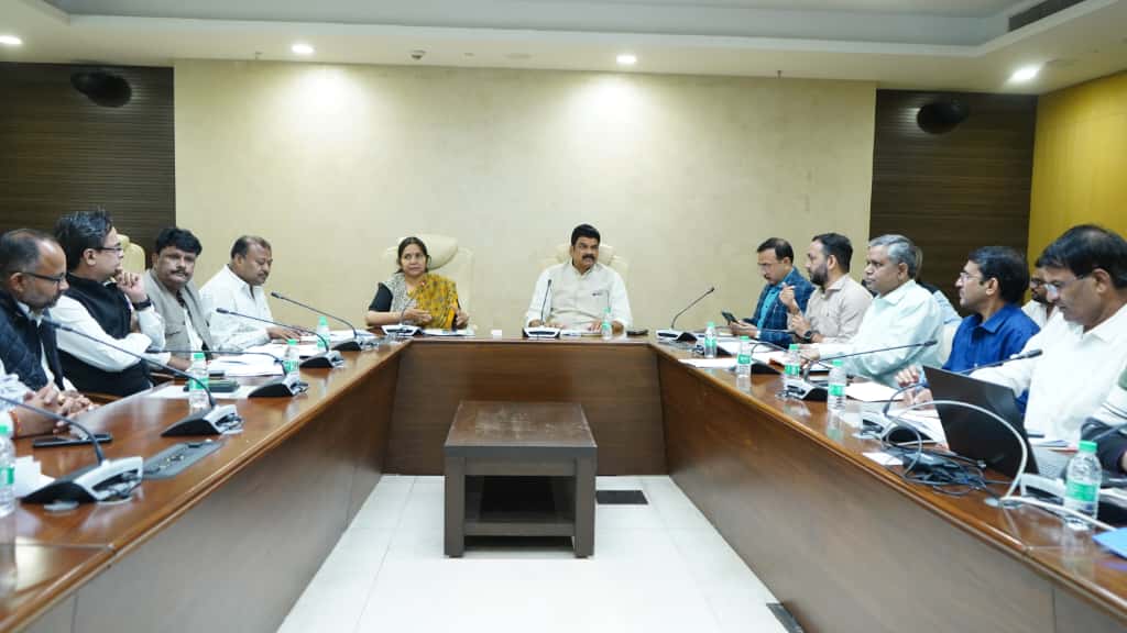 sagarjdjs's tweet image. ➡️ मिलिंग कार्य में गड़बड़ी बर्दास्त नहीं की जायेगी : गोविन्द सिंह राजपूत

➡️ धान परिवहन कार्य में लगे वाहनों पर पहली बार लगेगा जीपीएस।

➡️ खाद्य मंत्री ने दिये एनसीसीएफ के प्रभारी के खिलाफ कार्रवाई एवं ब्लैक लिस्टेड करने के निर्देश।

#JansamparkMP #sagar