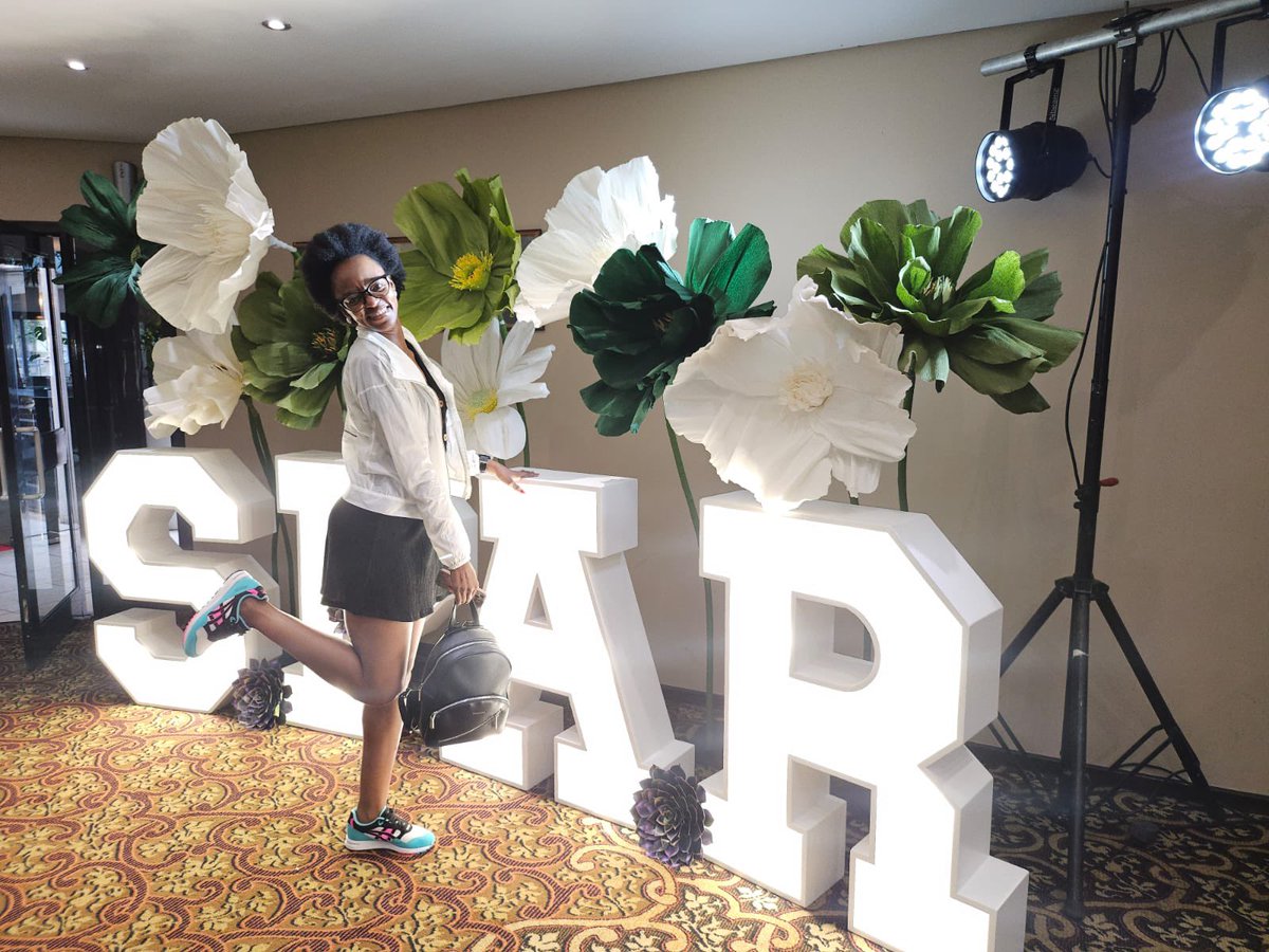 Skirt sa di rough dance…cash kontant uhuu 🔥🔥🔥 Spar Grand Prix Awards got me dancing! 💃🏽💚💐🌸🔥❤️ #spargrandprix #twenty20thrive