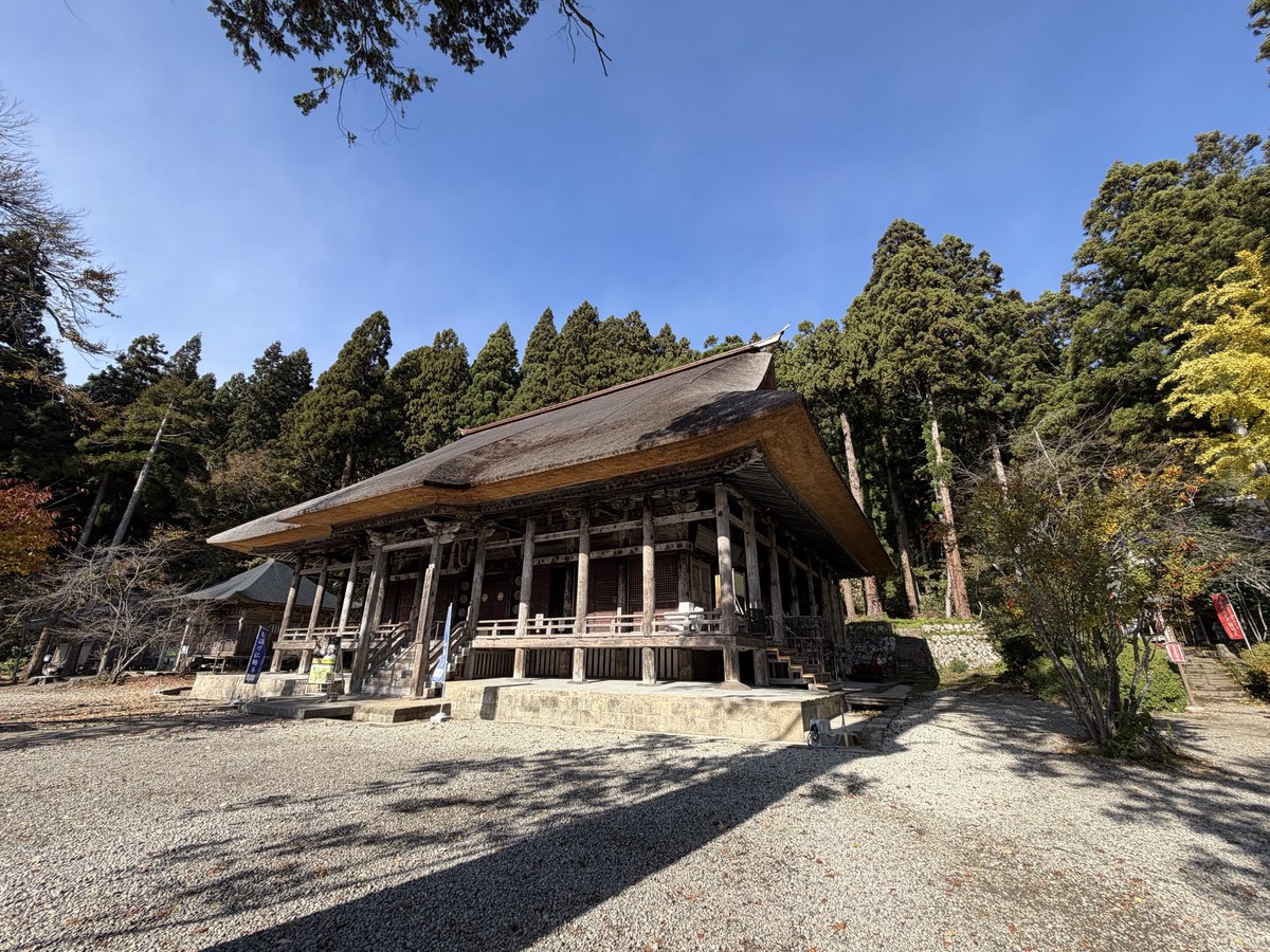 1000bero's tweet photo. 令和２年の三重塔開扉以来の山形県寒河江市の慈恩寺に来ました。本堂の弥勒五尊御開帳。
#御開帳 #慈恩寺 #弥勒五尊 #寒河江 https://t.co/q36jN3x4Ma