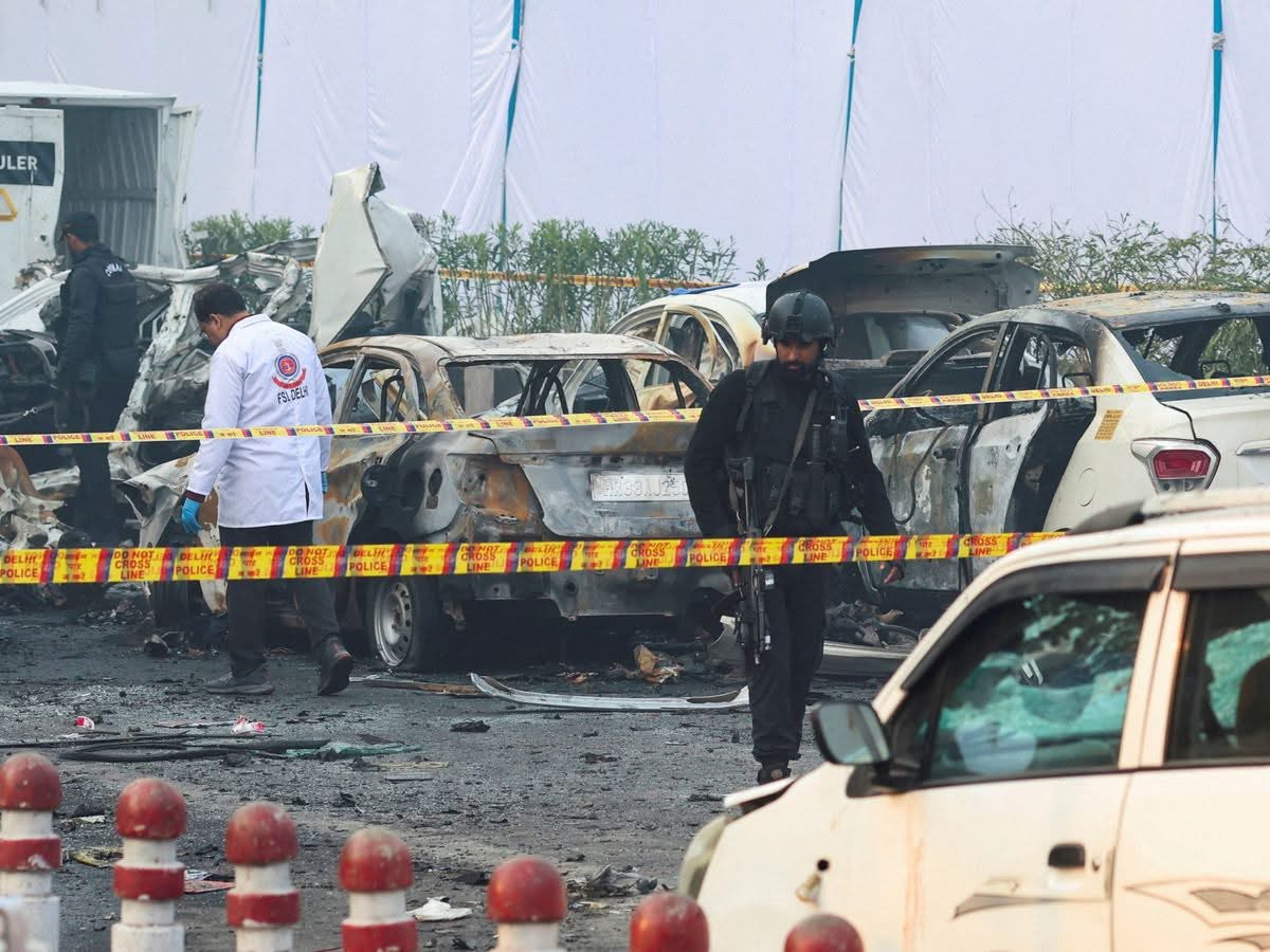 SabahulHind's tweet photo. الشرطة الهندية تعتقل ٥ أطباء بتهمة الإرهاب وعلاقتهم بتفجيرات يوم أمس قرب القلعة الحمراء في العاصمة نيودلهي.

#الهند https://t.co/CyHazp4MAy