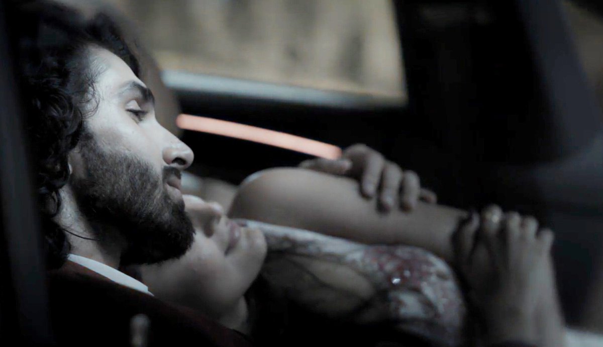 Kyaaa ho rha hai....bhai trend nhi hoga kya 

#1YearofJAHM #Rageet #Ayurat #JaaneAnjaaneHumMile
#1Yearofjaaneanjaanehummile