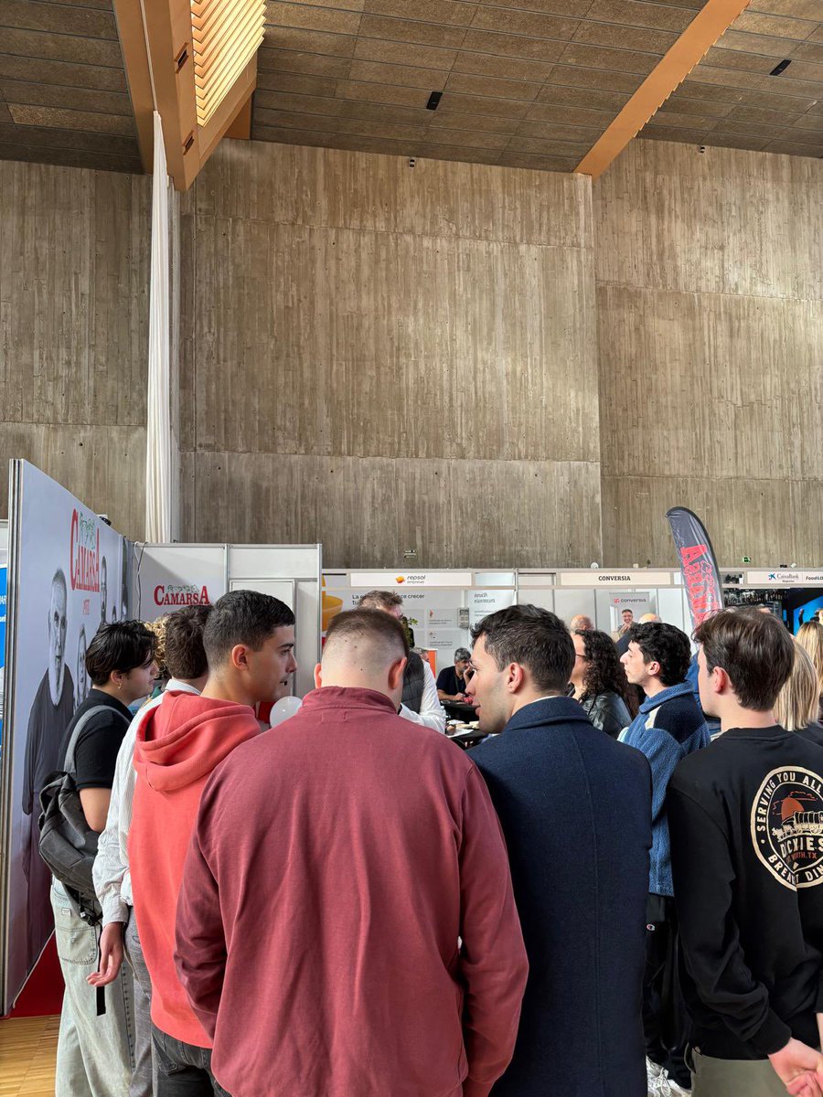 El alumnado de 4.º del Grado en Gestión Hotelera y Turística visita la I Feria de Hostelería de Cantabria, conociendo de cerca las últimas tendencias del sector y el nuevo programa de formación en competencias digitales impulsado por la EUTA. #HosteleríaCantabria #TurismoAltamira