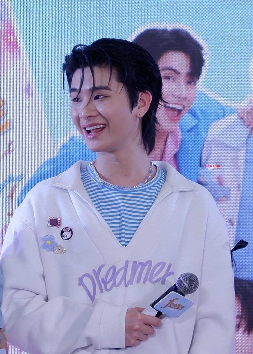 FCPhuthai_BUS's tweet photo. ตี๋โต๋ยแจกความสดใสมากเยย 

#FinelinexBUS
#FinelineShineTheHappinessxBUS
#THAIchayanon #PHUTATCHAI https://t.co/ISBu60KqBV