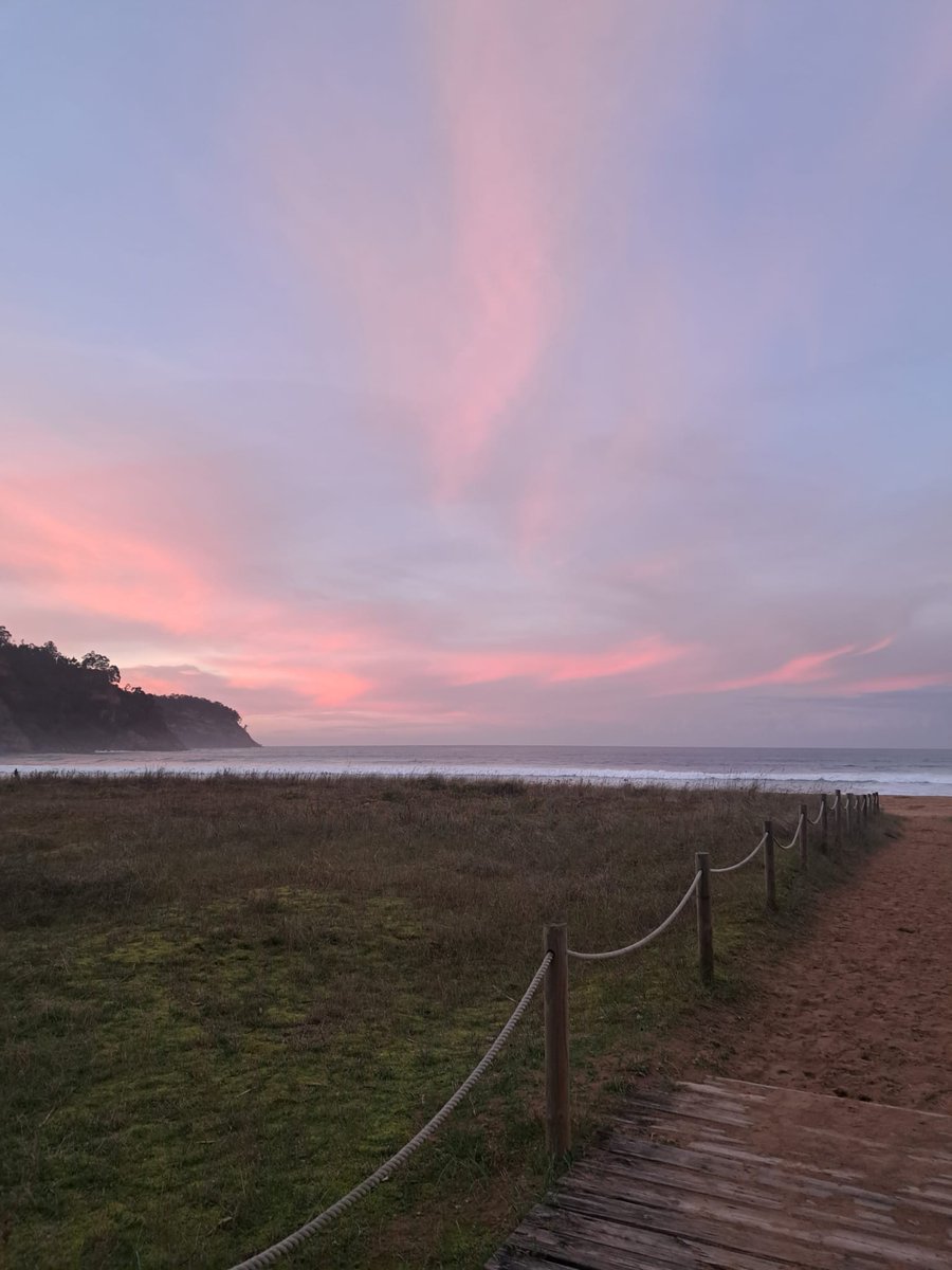 Este #Otoño nos está dejando unos atardeceres de portada 📸
#Noviembre #Villaviciosa #Comarcadelasidra #Asturias
#Rodiles❤️
<a href="/TurismoAsturias/">TurismoAsturias</a>