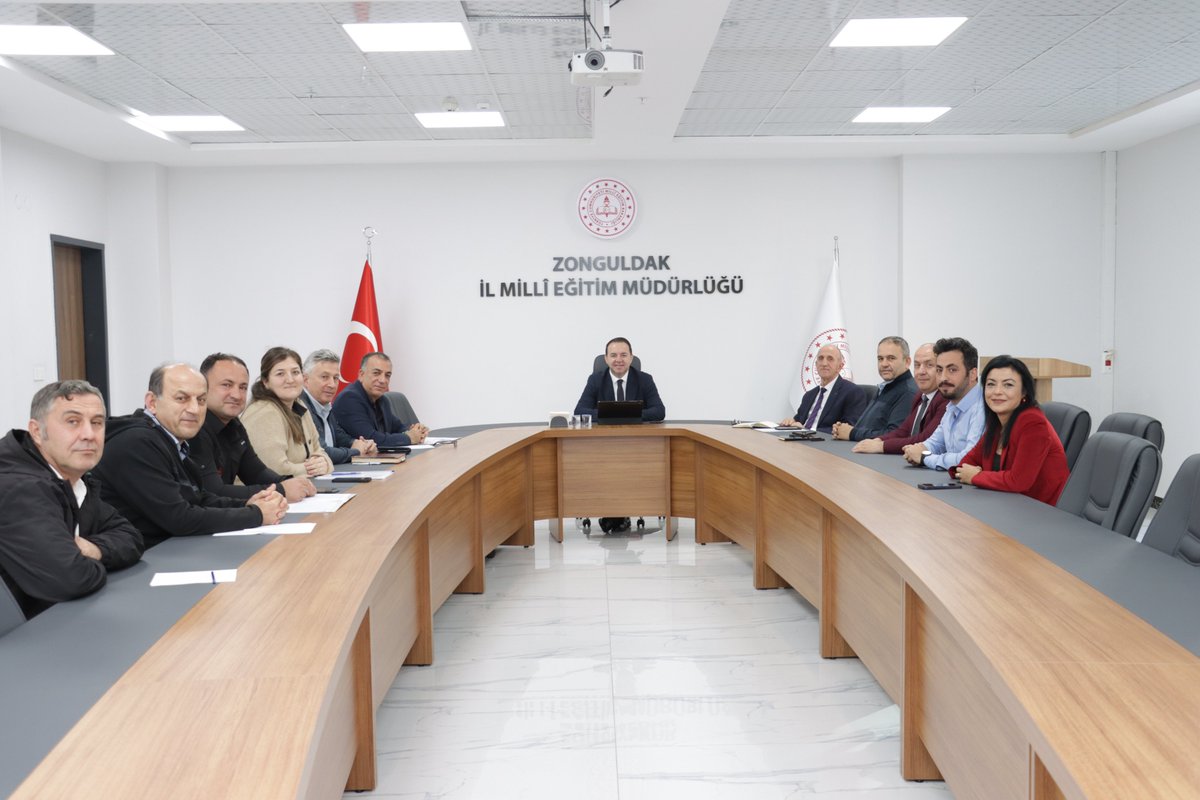 📍İl Millî Eğitim Müdürümüz Uygar Keskin başkanlığında, Sivil Savunma birimi, Özel Öğretim Kurumları şubesi ile İş Sağlığı ve Güvenliği birimlerinden sorumlu İl Millî Eğitim Müdür Yardımcımız Abdullah Turan ve birim personellerinin katılımıyla bilgilendirme toplantısı