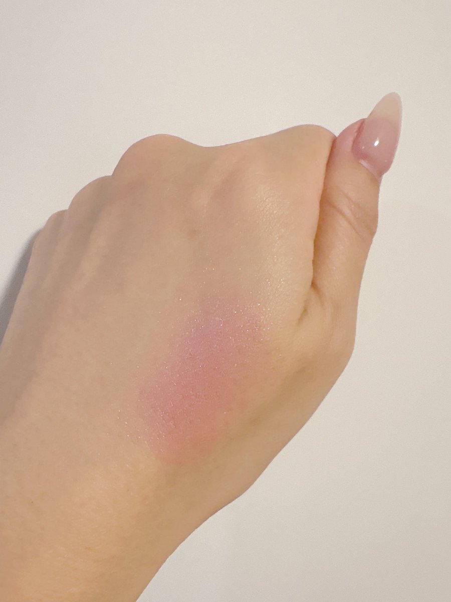 cerise_1010's tweet image. CelvokeのルミナスドームブラッシュEX03🩷人気なのも納得な可愛さ🥰まさに求めてた青みピンクに上品なラメがチラチラと✨しっかりめに入れても素敵だしほわっとのせても可愛くてたまらない。ラメは大粒すぎず綺麗にツヤツヤ光るからこれだけハイライトなしでも可愛いほっぺになる🩷