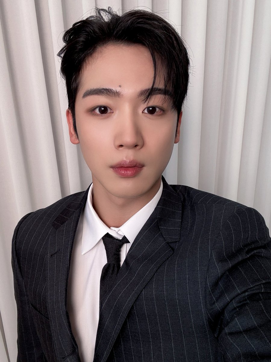 WEi__Official's tweet image. 벌써 민학이를 만날 수 있는 날까지 D-2라니!🫢
요한이가 또 어떤 새로운 모습들을 잔뜩 보여줄지 기대해 주시길 바라며🥰
11월 13일(목) Wavve 독점 공개!
‘제4차 사랑혁명’ 많은 관심 부탁드립니다💕

#위아이 #WEi
#김요한 #KIMYOHAN 
#제4차사랑혁명 #The4thLoveRevolution