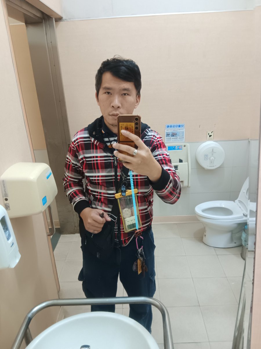 x0oo_OGC's tweet photo. 。俺現況如 騎摩托車載你 俺就只能喝飲料、喝水唷•••。 https://t.co/8WmSN5TL9E