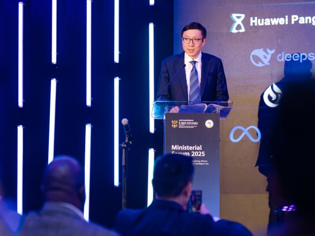 TechSmartZA's tweet image. #Huawei urges African governments to create national AI power centres, train own AI models buff.ly/fqOKfuR