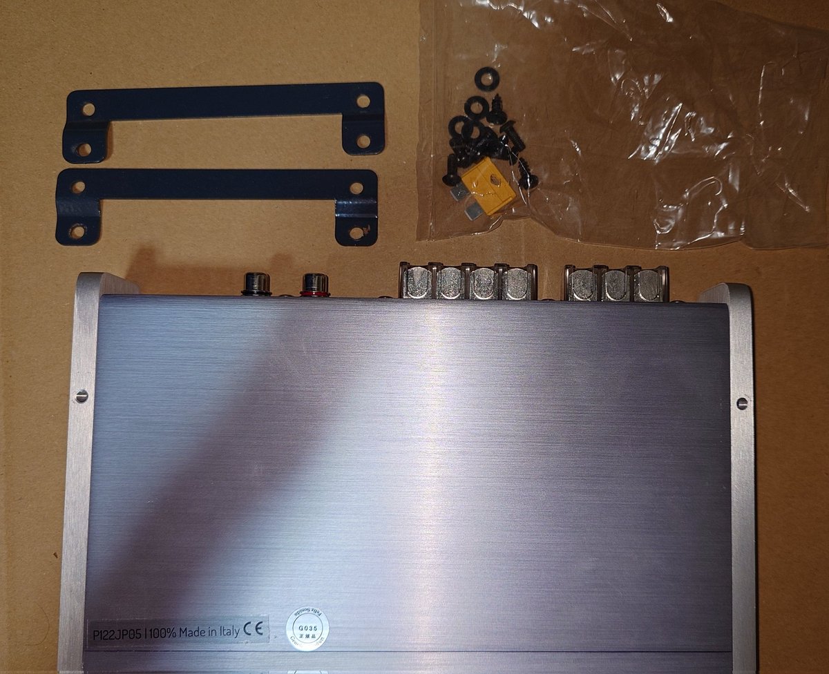 fusosinano's tweet photo. シンフォニ・クワトロリゴ　Precision one
A級　2chアンプ
誰か65000円で買いませんか？

使用期間3年
購入・取り付け施工はカーオーディオプロショップでやりました。

希望
できればニコニコ現金、手渡しが良いです。 https://t.co/N43wGWXKJf