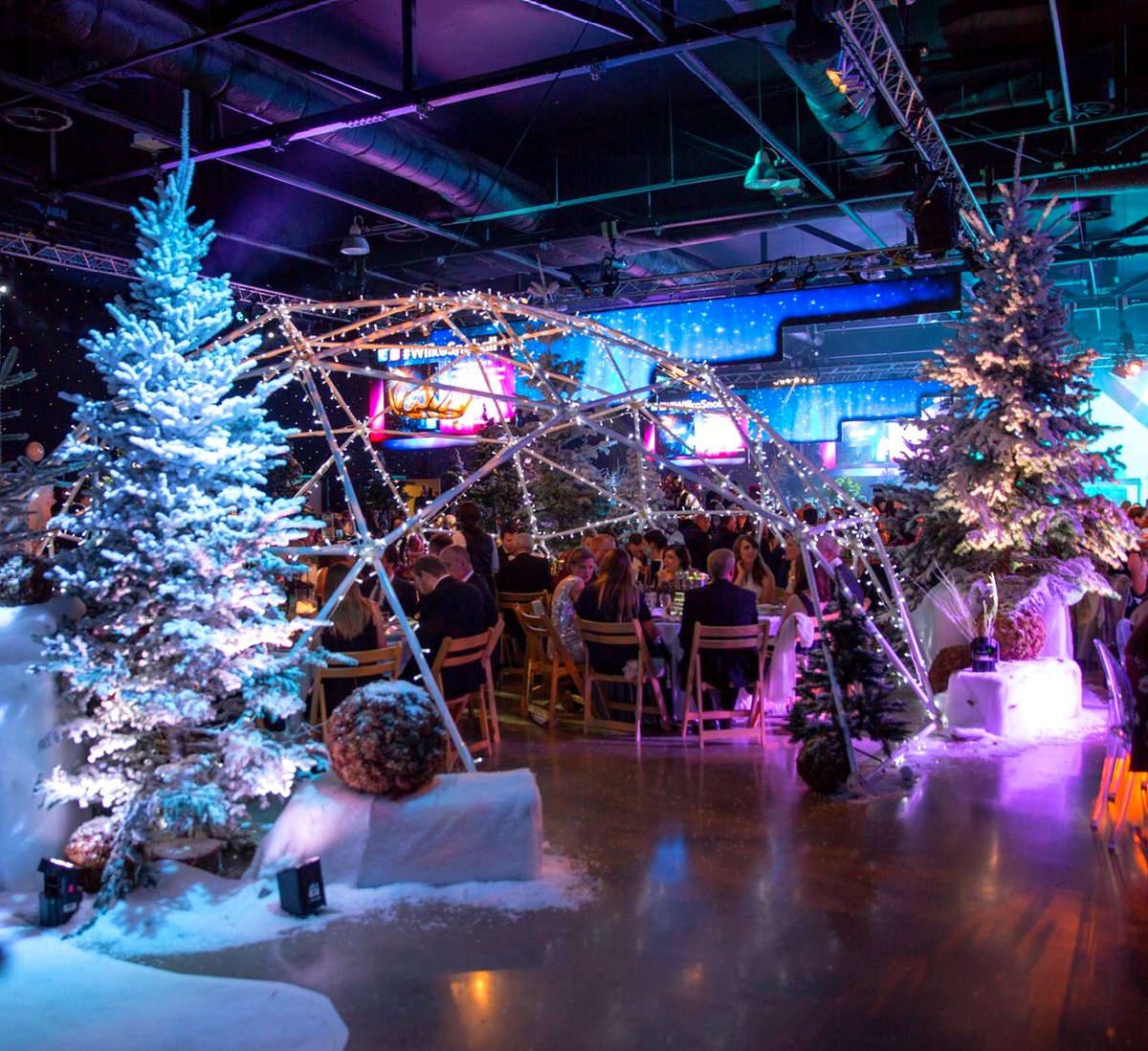 AVMatrix1's tweet image. 🎉 Planning a festive celebration to remember? Let us take care of all your #AudioVisual needs; from lighting and sound to LED screens and effects, so you can focus on the fun and wow your guests!💫

Make this year’s party unforgettable.🥂

🌐 av-matrix.com

#eventprofs