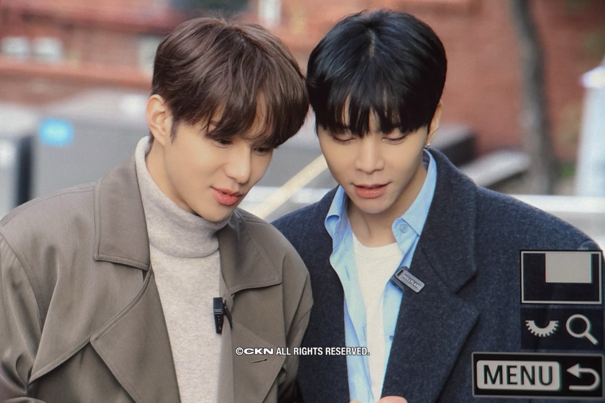 ckn_video's tweet photo. 251111 캠퍼스 왕왕즈 #NCT #쟈니 #JOHNNY #정우 #JUNGWOO https://t.co/Q2qLw7nZXy