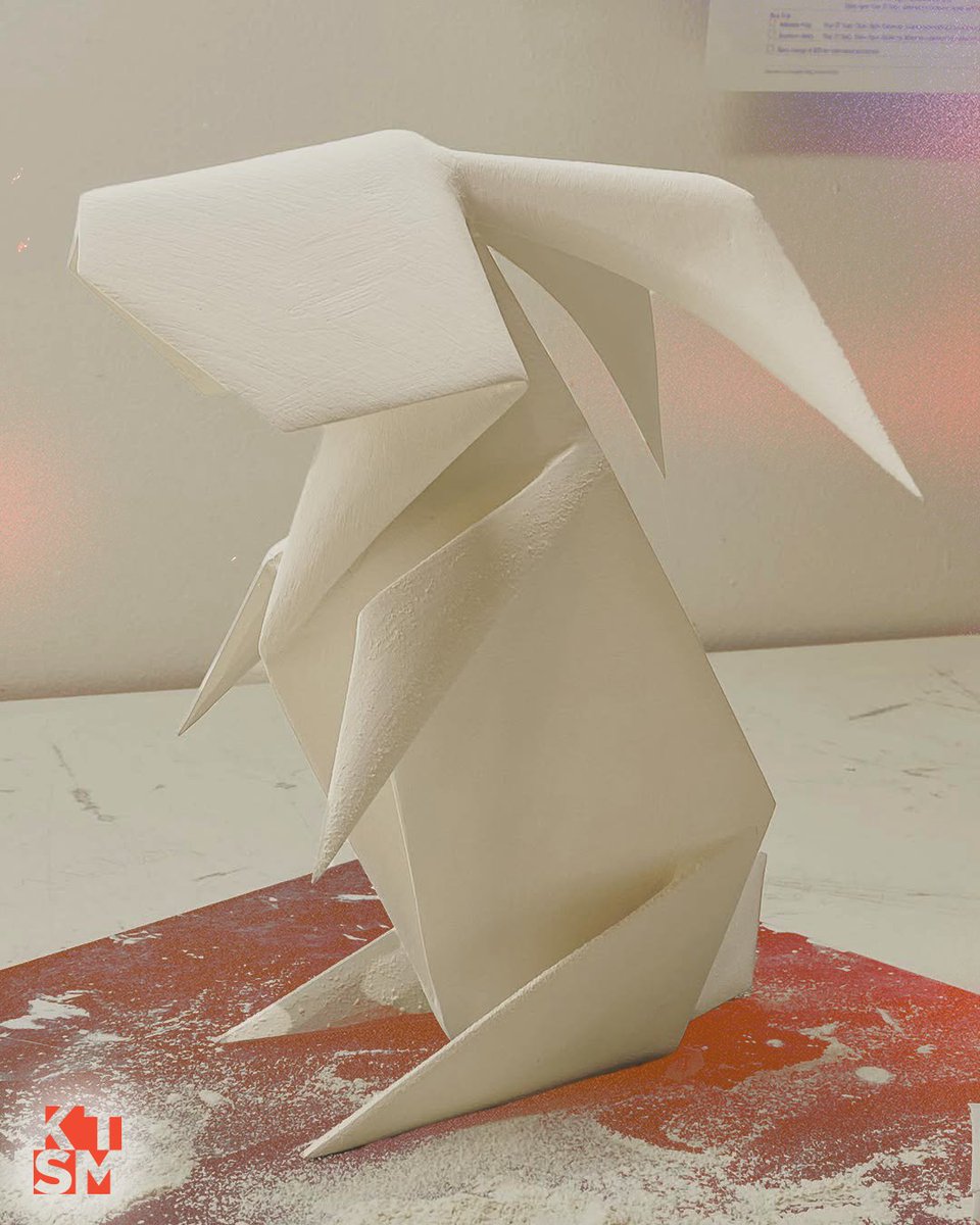 KTSM_org's tweet photo. Dünya Origami Günü’nde Tim Clarkson’ın kağıdın kıvrımlarını andıran seramik eserlerini inceliyoruz!😍

Avustralyalı sanatçı Tim Clarkson, origami estetiğinden ilhamla şekillendirdiği seramik heykelleriyle malzemenin sınırlarını zorluyor. https://t.co/TUfDvCpJVT