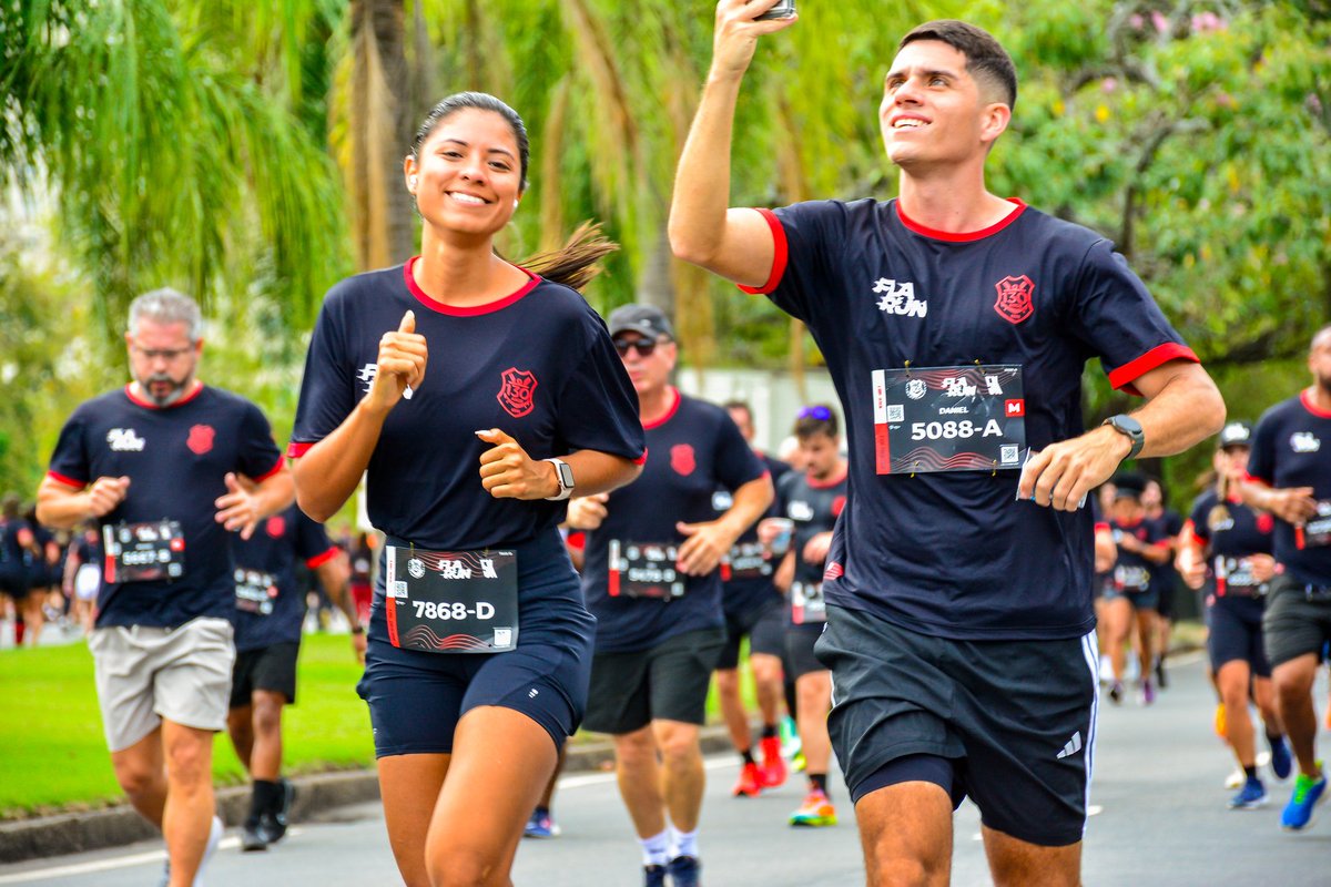 danfca_'s tweet image. FLA RUN 🔴⚫️

Corrida desse clube GIGANTESCO que como bem diz o meu craque Bruno Henrique: "O FLAMENGO é muito grande, tem diversas páginas de Instagram." 

Dia de RP ⚡️ da Minha Elite ❤️ nos 5km fazendo a prova em 29:53. 

#corridaderua #correrebomdemais #flarun #flamengo