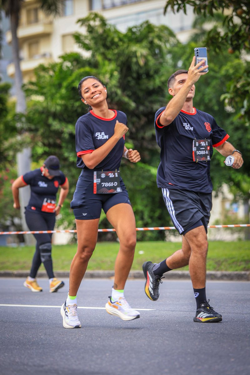 danfca_'s tweet image. FLA RUN 🔴⚫️

Corrida desse clube GIGANTESCO que como bem diz o meu craque Bruno Henrique: "O FLAMENGO é muito grande, tem diversas páginas de Instagram." 

Dia de RP ⚡️ da Minha Elite ❤️ nos 5km fazendo a prova em 29:53. 

#corridaderua #correrebomdemais #flarun #flamengo