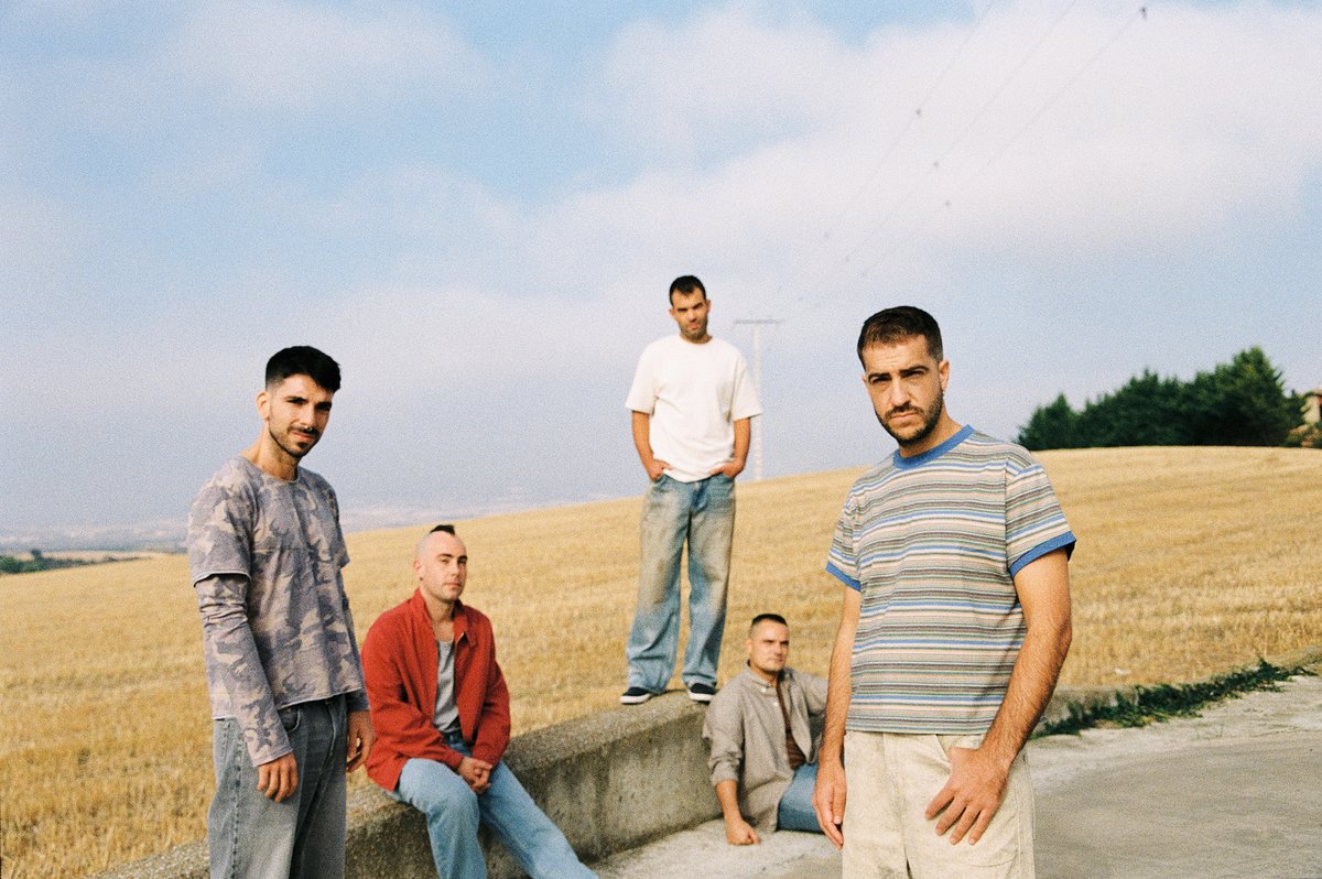 🎸<a href="/EnTolSarmiento/">En Tol Sarmiento ETS</a> vuelve con un nuevo disco y una presentación irrepetible en el Buesa Arena🎵. 

💿‘KONKISTA’ saldrá a la luz el 5 de diciembre. 
📆 Además, el grupo ha anunciado una Listening Party exclusiva para sus seguidores el 30 de noviembre en el pabellón del Baskonia.🥳