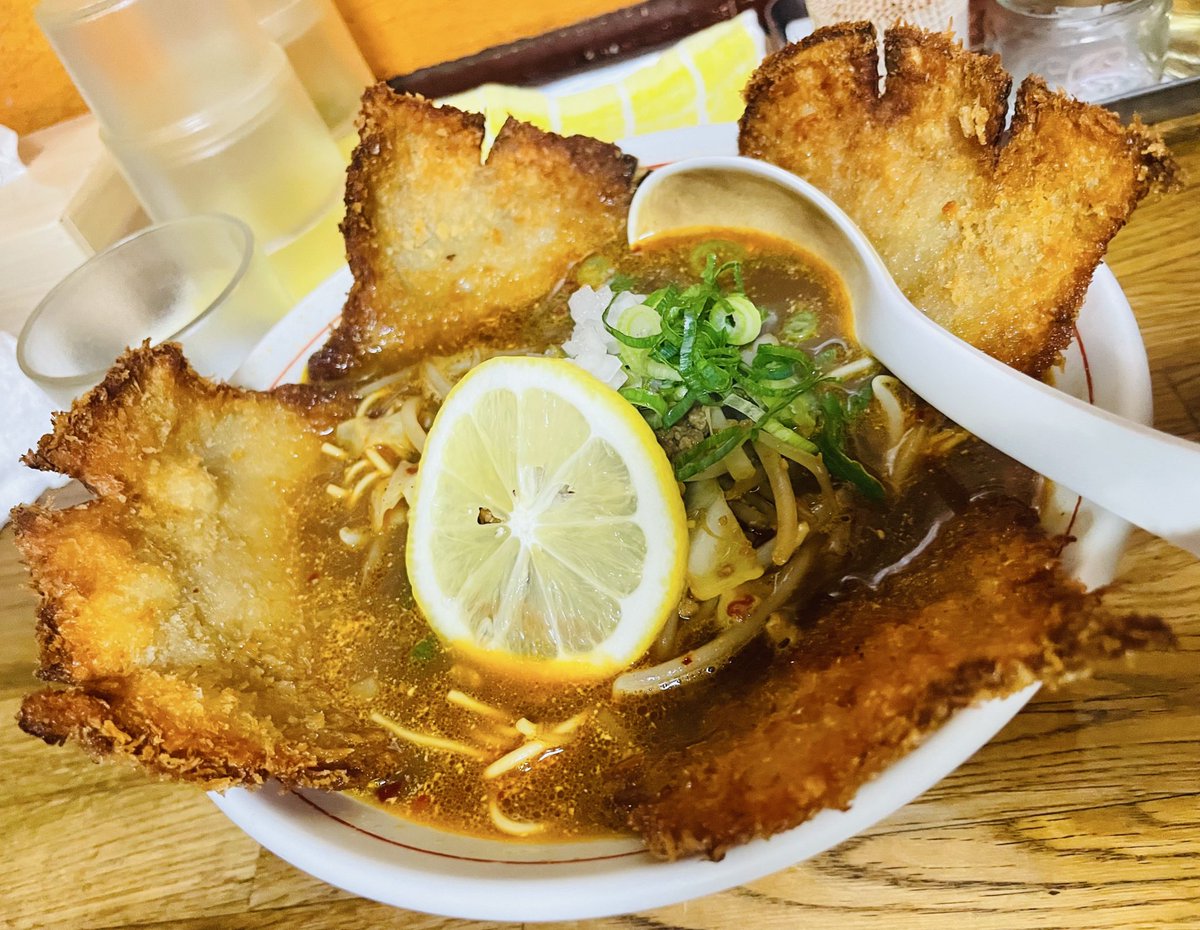 Nature_gr's tweet image. インパクト大🍜🔥

辛いラーメン✖️薄切りトンカツ
バリカツジェット🚀

スープに浸してもカツがサクサクで美味しい～🤤
標準の辛さもちょうどよくて、辛さレベル選べます🌶

三木ジェット
📍神戸摩耶駅