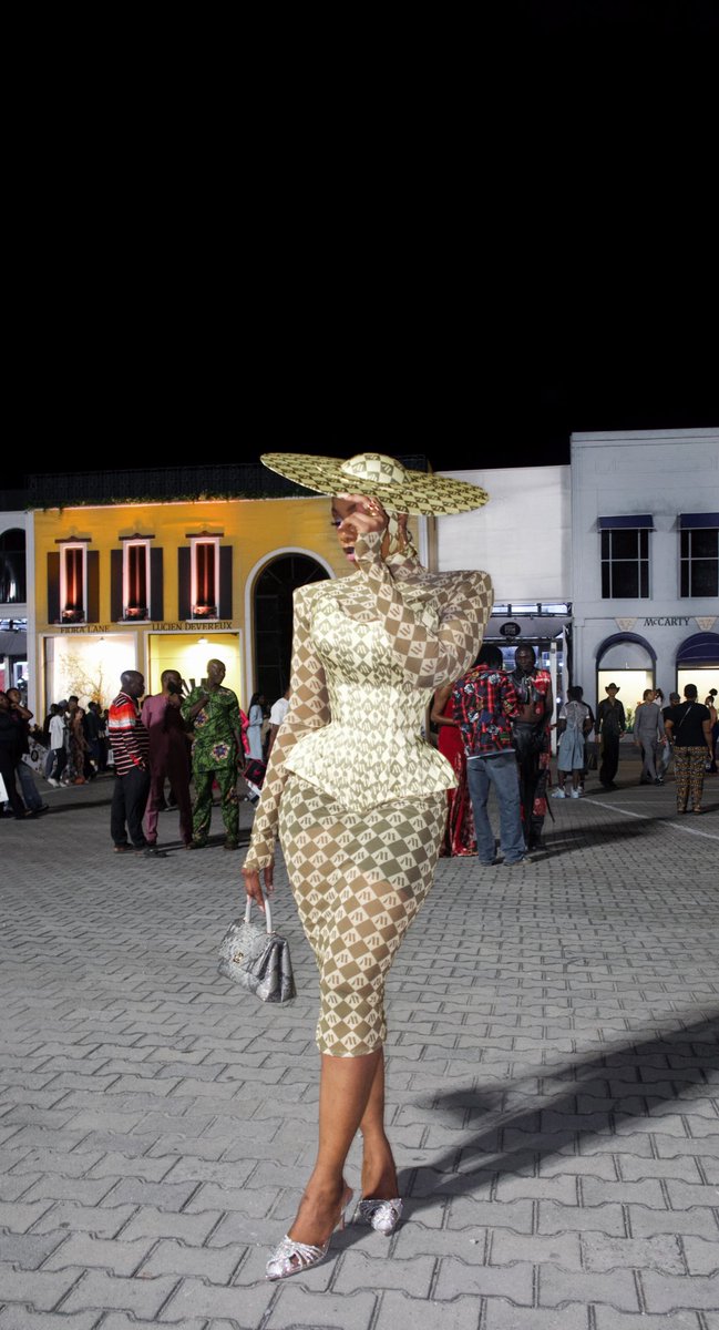 Symply_Tacha's tweet image. Addicted to puTTING tHat shiit on