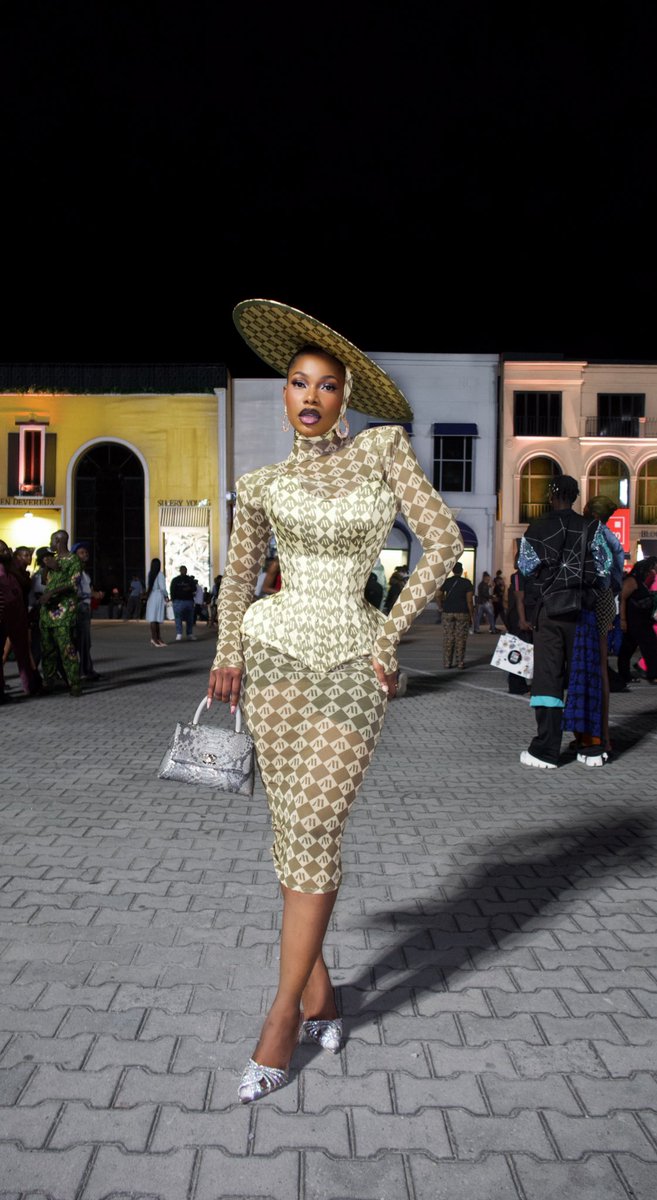 Symply_Tacha's tweet image. Addicted to puTTING tHat shiit on