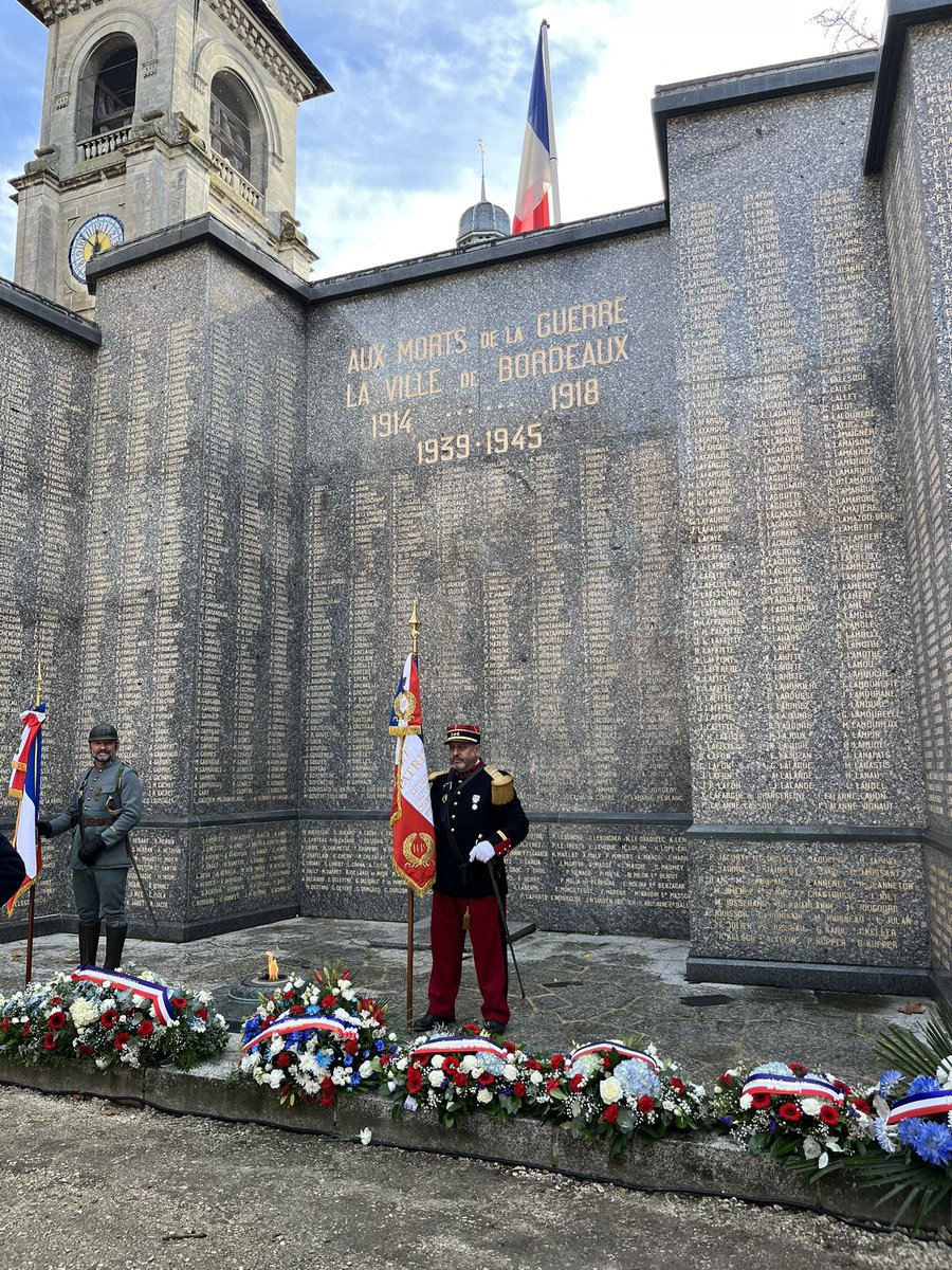 À #Bordeaux comme partout dans notre pays, nous rendons hommage à tous ceux qui ont servi la France.

En ces temps incertains d’une paix fragilisée, rappelons nous les sacrifices, les souffrances endurées et le sens du mot Liberté 🇫🇷

#11novembre
