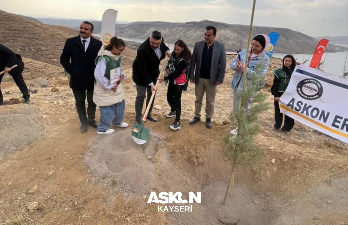 11 Kasım Milli Ağaçlandırma Günü kapsamında Kayseri Valiliği tarafından düzenlenen programa ASKON Erva Spor Kulübü öğrencilerimiz ile birlikte katılarak geleceğe nefes olacak fidanlarımızı toprakla buluşturduk. 🌱☘️🌿🌲

#ASKON #Kayseri #MilliAğaçlandırmaGünü