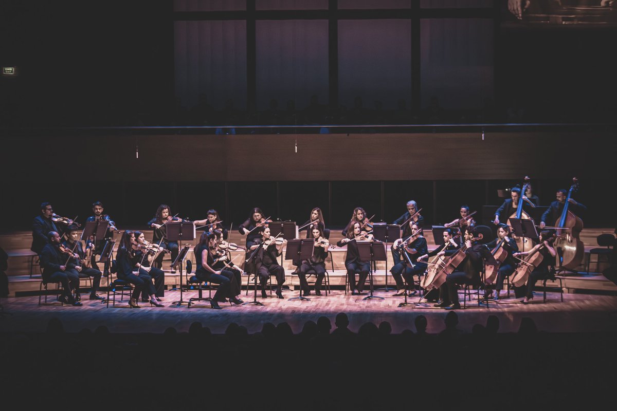 İzmir Oda Orkestrası olarak, dün akşam Atatürk’ü Anma Konseri için sahnedeydik. 

Bizi yalnız bırakmayan ve salonu dolduran dinleyicilerimize teşekkür ederiz!