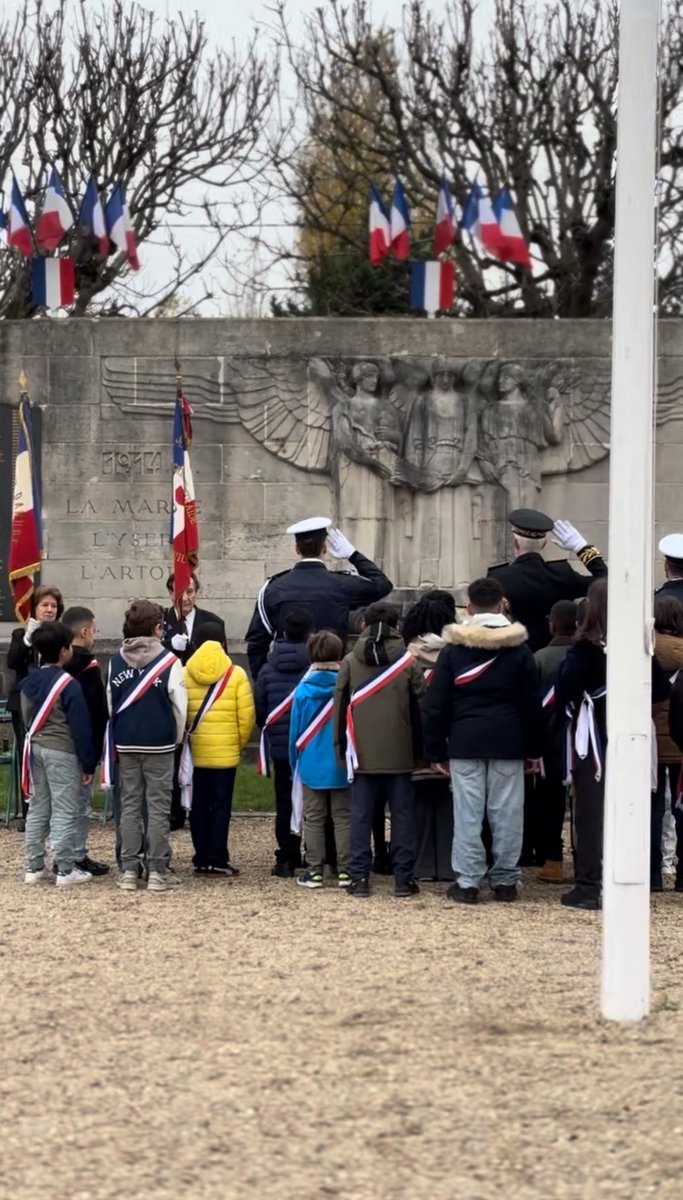 GMothron's tweet image. 🇫🇷 Il y a 107 ans, 1 400 000 soldats français tombaient pour la France. Une victoire arrachée au prix d'un sacrifice inouï. Nous leur devons de préserver ce qu'ils ont défendu : la Paix, la Liberté, la République. Merci à ceux qui ont résisté et n'ont jamais renoncé. #11novembre