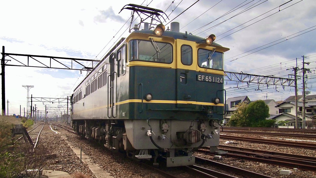 zoomingm7's tweet image. ご近所でのEF65おっかけ(*´∀｀)＊ 
07/11/11（火）単7992レ　梅小路配給
EF65 1124

今週もまだトワ継続
大迫力単機

#下関機関区
#PF
#トワイライトカラー
#トワ釜
#ブルトレ世代
#ゆる鐡