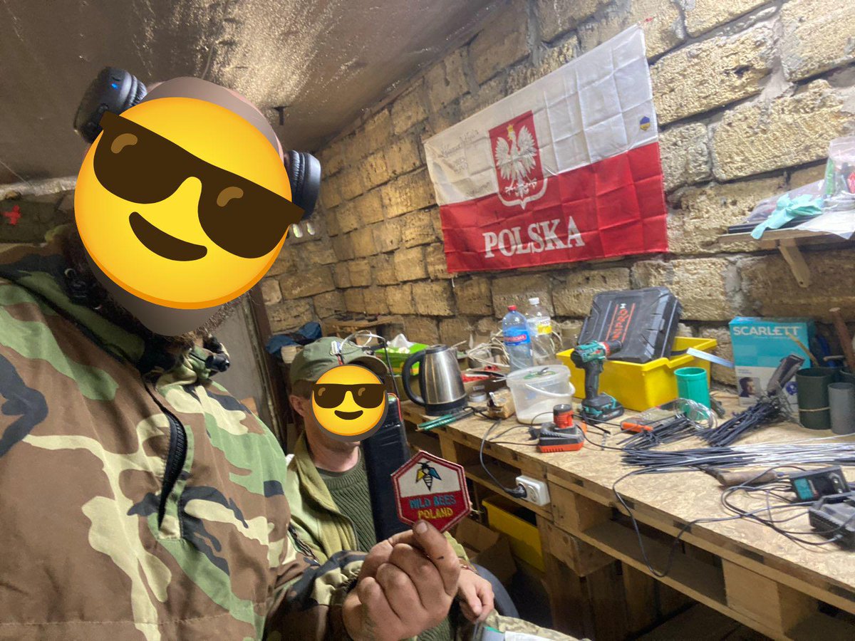 emsi_eman's tweet photo. Dzień niepodległości, to dzień wyjątkowy. Szczególnie dla 🇺🇦🪖, którzy za wolność, niepodległość przelewają codziennie swoją krew 🩸... 
 🇵🇱 Flagi są nie tylko w naszym kraju, są w całym Donbasie, Chersoniu, Odessie, na samym froncie 🦾🐝
#independenceday2025🇵🇱
#WildBees #NAFO https://t.co/BVesk0Ix73