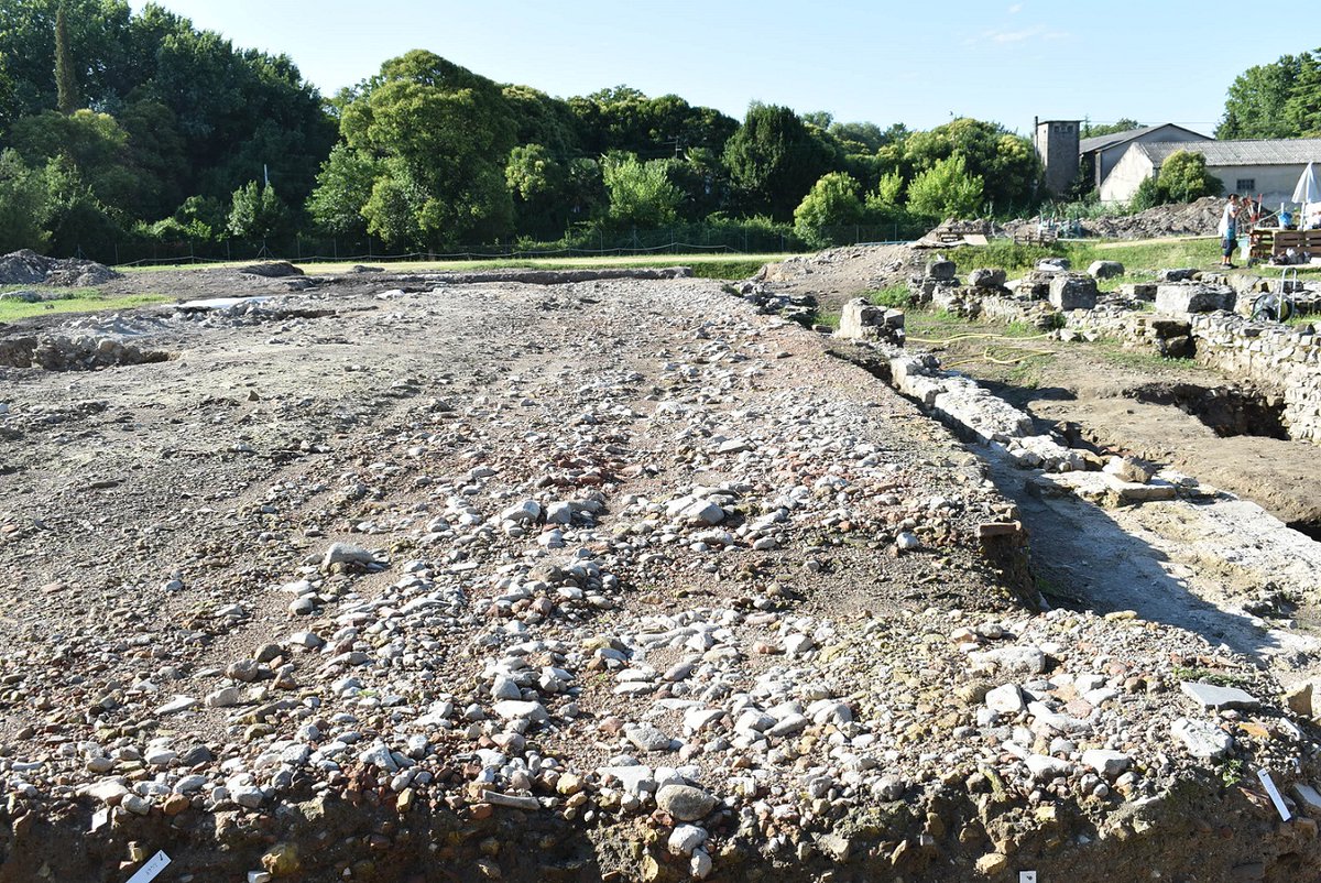 La città di Aquileia ha concluso una nuova campagna di scavo condotta dal Dipartimento di Culture e Civiltà dell’Università di Verona, su concessione del Ministero della Cultura, guidato da Alessandro Giuli, e con il sostegno della Fondazione Aquileia. 
cultura.gov.it/comunicato/282…