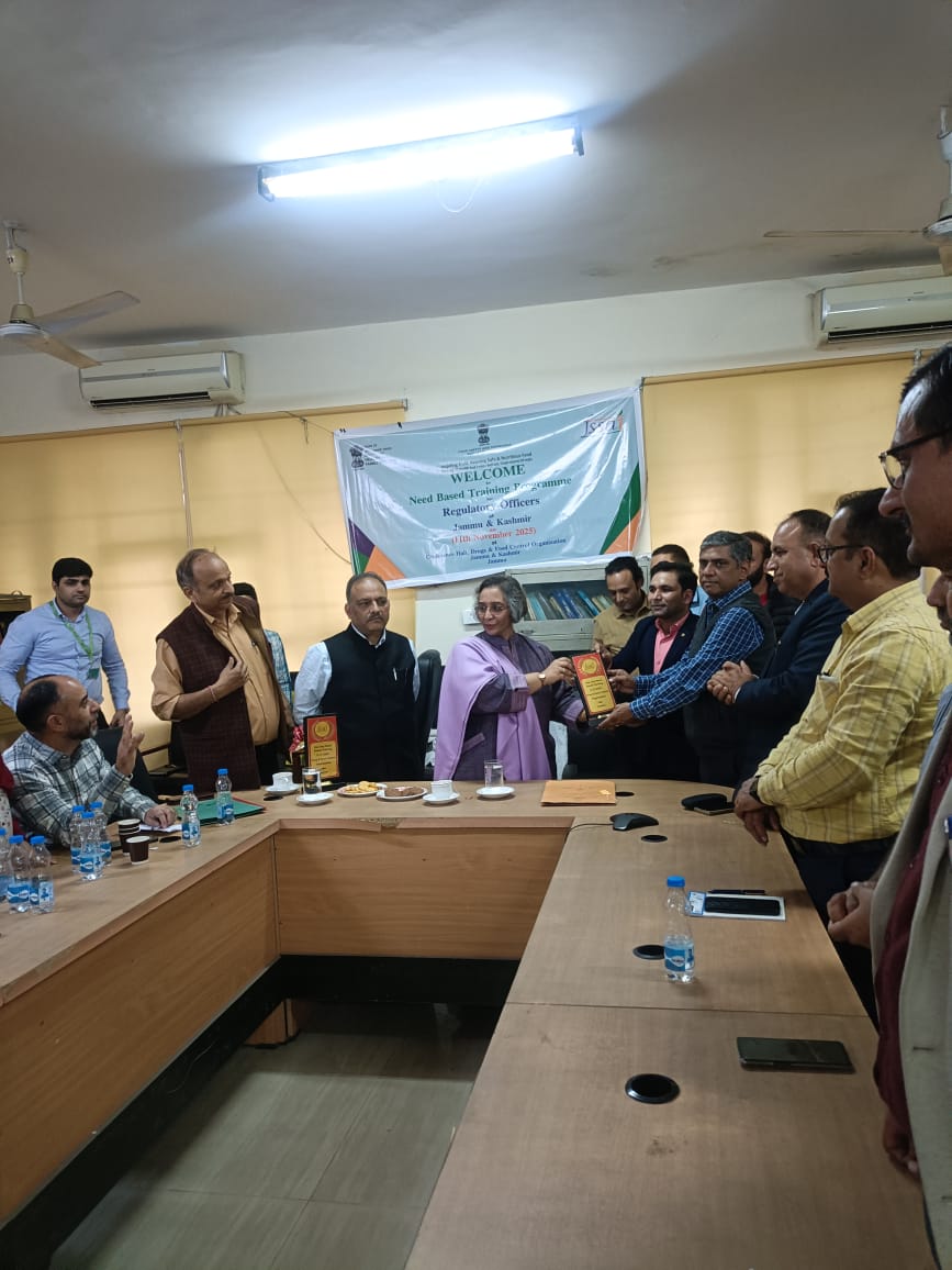 JK_FDA_Official's tweet image. One Day Refresher  Programme for FSOs/ DOs conducted by FSSAI concludes in Jammu.
The programme was presided by Worthy Commissioner FDA J&amp;amp;K, Ms. Smita Sethi.
@diprjk 
@Divcomjammu
@dmjammuofficial
#FoSCoS
#RefresherTraining