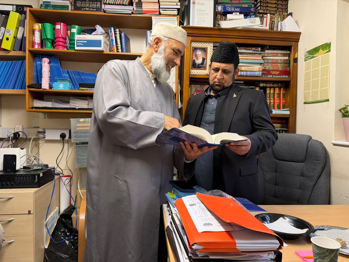 A moment of shared faith. 
I had the honour of presenting The Majestic Quran to Qari Hasan Ali, Chairman of the Hilal Committee Japan, celebrating the light of guidance reaching hearts worldwide.
Let the Quran guide your path. 

#islam #quran #muslims #islamicteachings