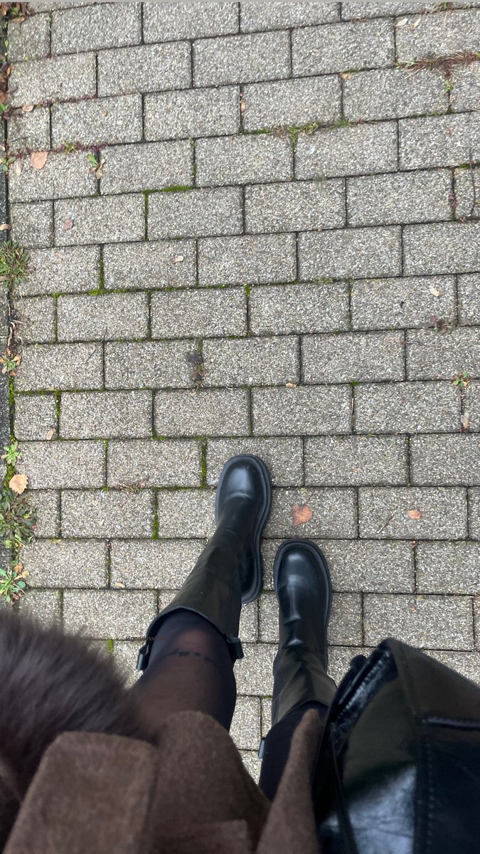 meine stiefel müssen sauber gemacht werden 🧎🏻#findom