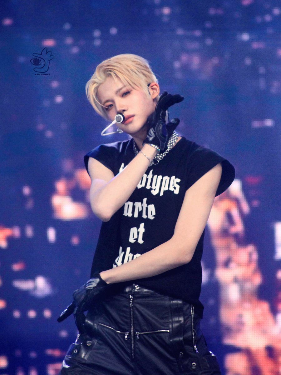 AppleonFire tweet media