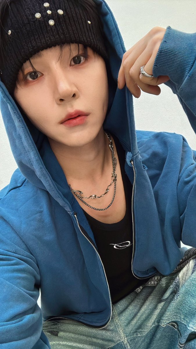 DONE_OFFICIALJP's tweet image. [#ヒョヌン]

寒い..🥶

#ディーワン #D_ONE #디원
#HYUNWOONG #현웅