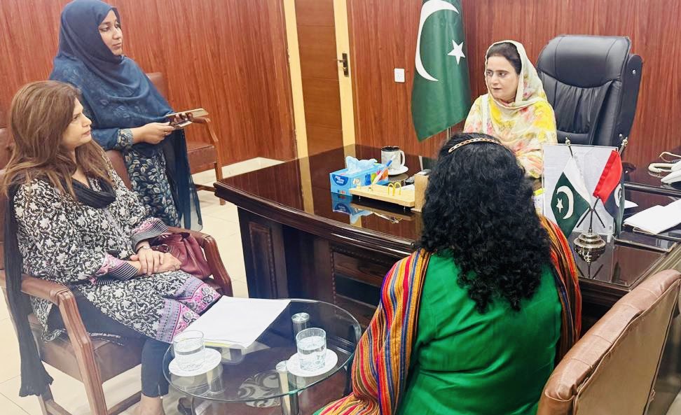 ShaheenaSheer's tweet image. Engaged with @AuratFoundation leadership on addressing tobacco &amp;amp; nicotine use in #Sindh. Emphasized the role of #educational_institutions in raising youth awareness &amp;amp; reaffirmed commitment to building a healthier, informed, &amp;amp; empowered generation. #PublicHealth #YouthEmpowerment