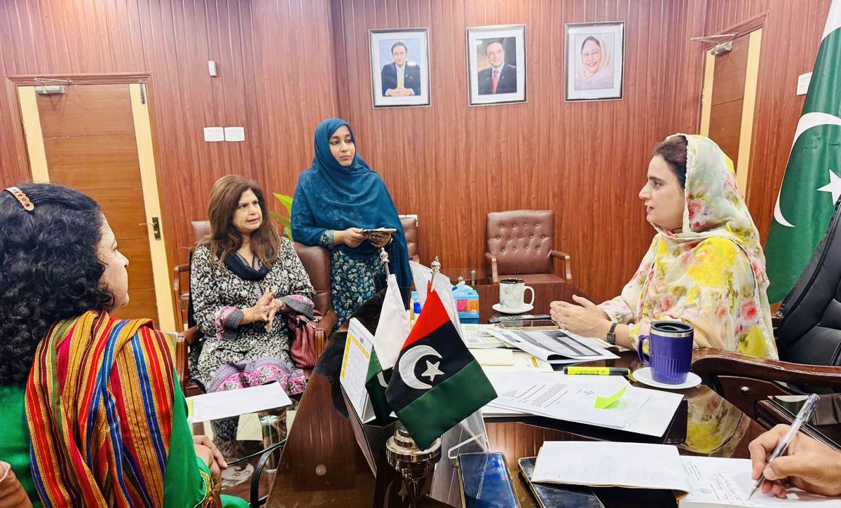 ShaheenaSheer's tweet image. Engaged with @AuratFoundation leadership on addressing tobacco &amp;amp; nicotine use in #Sindh. Emphasized the role of #educational_institutions in raising youth awareness &amp;amp; reaffirmed commitment to building a healthier, informed, &amp;amp; empowered generation. #PublicHealth #YouthEmpowerment