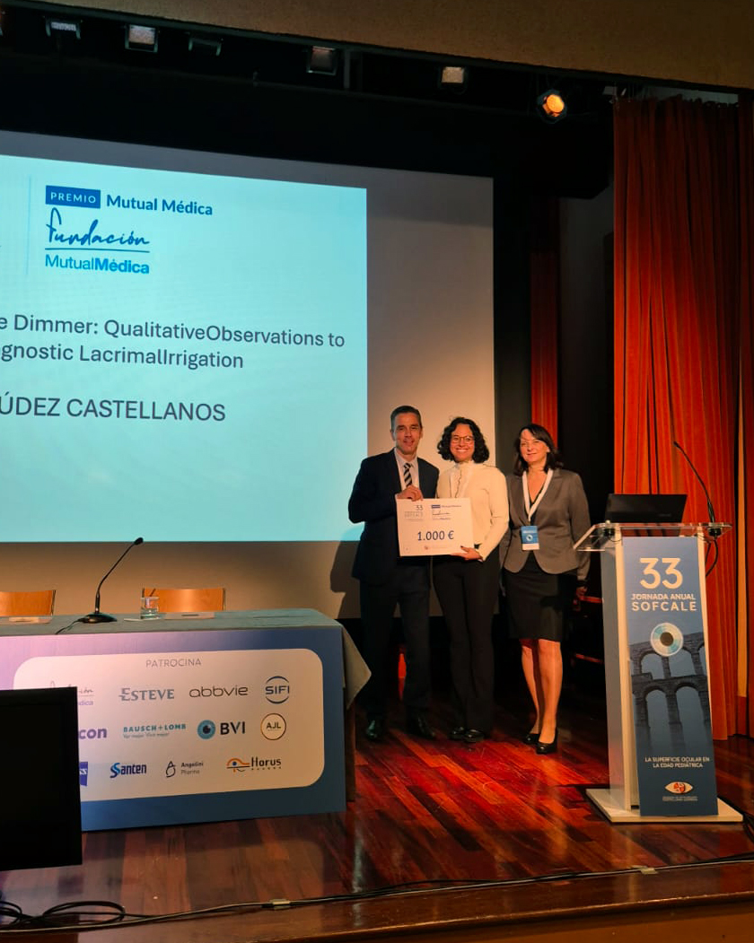 SOFCALE1's tweet photo. No queremos dejar pasar la oportunidad de felicitar a las premiadas durante la 33 Jornada Anual de SOFCALE:
🗣️ Raquel Souto: Premio Mejor Comunicación de Residentes
📸 Ángela Martínez: Premio Mejor Fotografía Oftalmológica
👁️ Irene Bermúdez: Premio Fundación @mutualmedica https://t.co/sS6T7qEihC