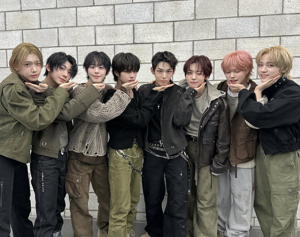 [📸] 251111 더쇼 완료🤥

포하와 함께여서 더욱 소중한 컴백 첫 1위🏆 보내준 큰 사랑에 보답할 수 있는 아홉이 되겠습니다🤎 앞으로도 함께해요✨

#AHOF #아홉
#ThePassage
#피노키오는거짓말을싫어해
#AHOF_Pinocchio