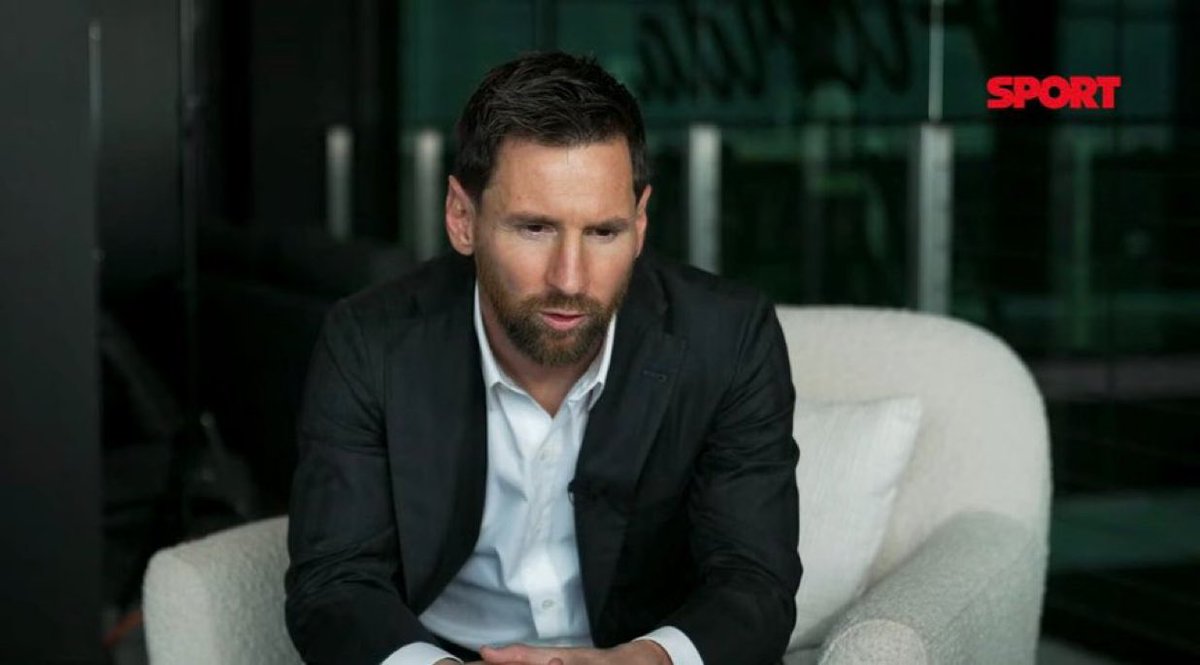 🗣️Messi: "Mi mensaje a los aficionados del Barcelona y a todos los amantes del fútbol es que realmente echo de menos volver allí.

Agradezco a todos los que siempre me han brindado amor y apoyo, y lo único que puedo decir es: gracias desde el fondo de mi corazón. “