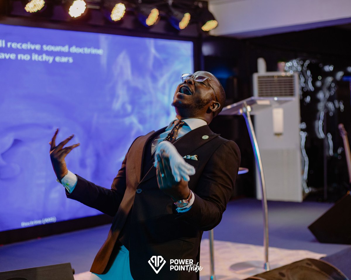 PowerpointTribe's tweet image. Ca you guess what P.Dams was screaming here?!🤔😏

Frame 1: ?
Frame 2: ?

Hint: 👁❤📚
#SoundDoctrine #Confession #MyTribe