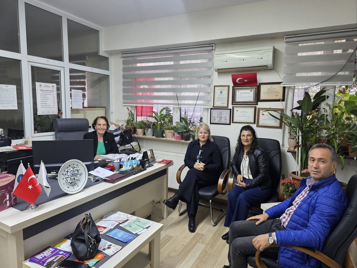 Eyüpsultan ilçemizde 5. Levent Mahalle Muhtarımızın vefatı sonrası, mahalle hizmetinin kesintisiz sürmesi adına görevi devralan Sn. Arda Tunç, Karadolap Mahalle Muhtarımız Sn. Filiz Karaçelik, Sakarya Mahalle Muhtarımız Sn. Nuh Yaman ve Alibeyköy Mahalle Muhtarımız Sn. Firdevs