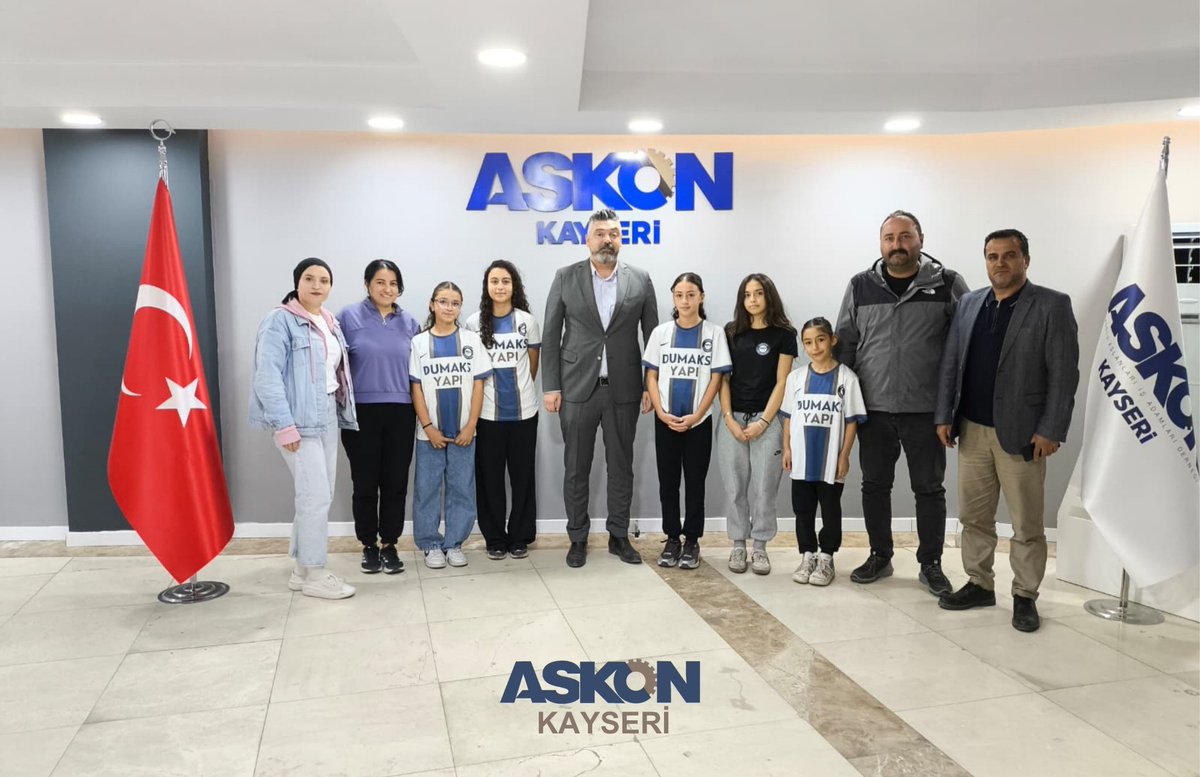 ASKON Erva Spor Kulübü öğretmenimiz, aile birliği başkanımız ve öğrencilerimiz Şube Başkanımız İlker Barlı’yı ziyaret ettiler. 

Ziyaret sırasında kulübümüzün faaliyetleri, öğrencilerimizin çalışmaları ve yeni dönem hedefleri üzerine keyifli bir sohbet gerçekleştirildi.

#ASKON