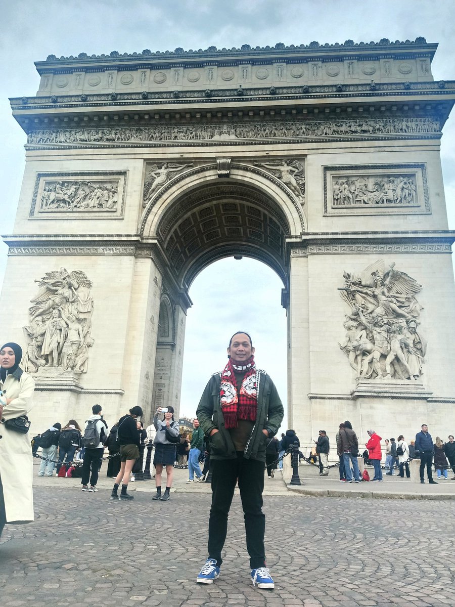_kupluk_'s tweet photo. Arc de Triomphe 🇫🇷 https://t.co/qY6Q9HfvMY