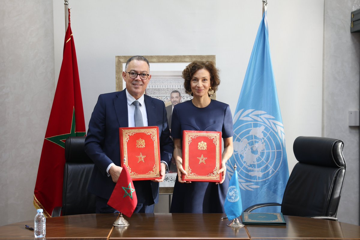 UNESCO_Maghreb's tweet photo. ✍️ #Rabat: Signature d'un accord global de 5 ans entre l’#UNESCO et la #FondationMaroc2030 ⚽️ 

Signé par la DG de l’UNESCO et le Président de la Fondation, cet accord fait du sport un levier d’éducation, d’inclusion et de cohésion sociale.

@AAzoulay 
#SportPourLeDéveloppement https://t.co/gal8kZiKsQ