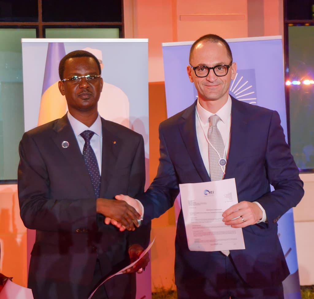 𝐓𝐜𝐡𝐚𝐝 𝐂𝐨𝐧𝐧𝐞𝐱𝐢𝐨𝐧 𝟐𝟎𝟑𝟎 : 𝐋’𝐞𝐱-𝐇𝐢𝐥𝐭𝐨𝐧 𝐝𝐞 𝐍’𝐃𝐣𝐚𝐦𝐞𝐧𝐚 𝐫𝐞𝐧𝐚𝐢̂𝐭 𝐬𝐨𝐮𝐬 𝐥𝐞 𝐠𝐫𝐨𝐮𝐩𝐞 𝐞́𝐦𝐢𝐫𝐚𝐭𝐢 𝐑𝐨𝐲𝐚𝐥 𝐂𝐚𝐩𝐢𝐭𝐚𝐥 𝐋𝐋𝐂

Abu Dhabi, lors de la table ronde du Plan National de Développement Tchad Connexion 2030, plus de 20