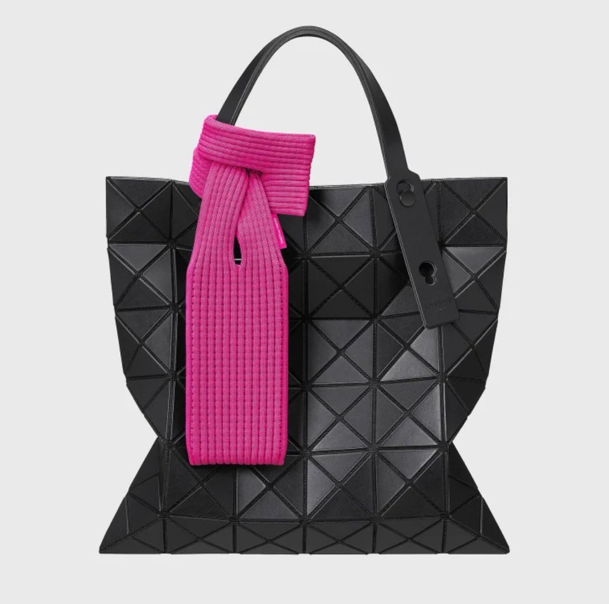 ISSEY MIYAKE x Apple 限定コラボバッグ『iPhoneポケット』が国内11月