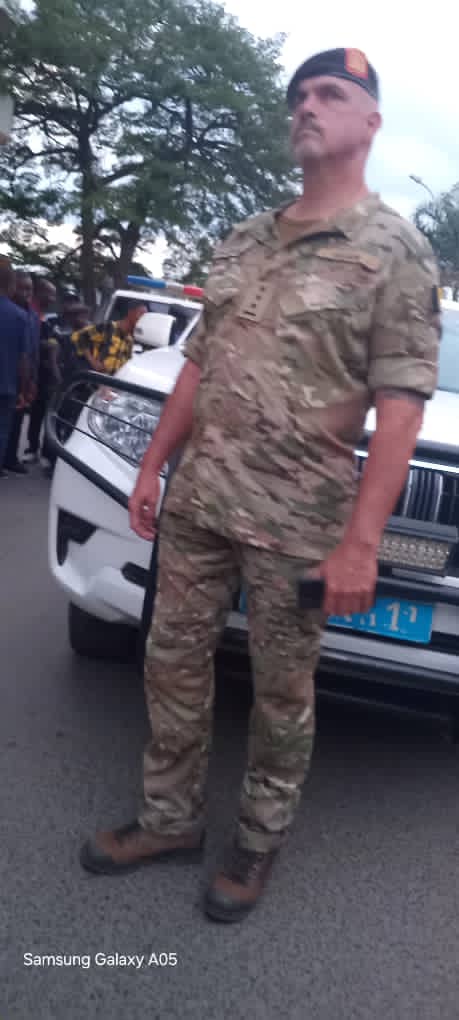 Un militaire Belge aurait frappé  un policier burundais ce matin tout près du pont de la Bancobu <a href="/PATTHEBURUNDIAN/">NDORIMANA Patrick</a> <a href="/burundionthemap/">Burundi On The Map</a> <a href="/Real_Jocelin/">Député w'aba jeunes🇧🇮</a> <a href="/BelgiumInBuja/">Belgium in Burundi</a> <a href="/megamindology/">𝚄𝚖𝚠𝚞𝚣𝚞𝚔𝚞𝚛𝚞 𝚠𝚊 𝚂𝚎𝚗𝚔𝚊𝚢𝚊 👽</a> <a href="/impacthubbjm/">Impact Hub Bujumbura</a> <a href="/KwaNtare/">Kwa Ntare Rushatsi</a> <a href="/BurundiInsight/">Burundi Insights</a> <a href="/MagazineJimbere/">Jimbere</a> <a href="/MinCoMedia/">Ministère de la Communication et des Médias</a> <a href="/vawulensi_7/">Where is Vawulence</a> <a href="/iMuserem/">Alfred Innocent Museremu</a>