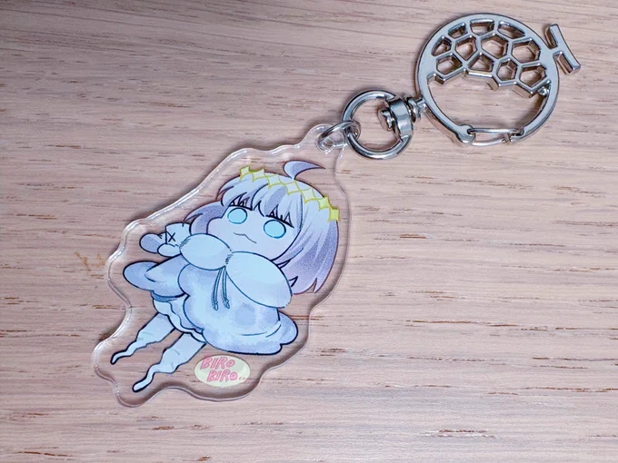 新作のミニオベロンアクキーきました びろびろのタイツを直す気力もない虚無べです